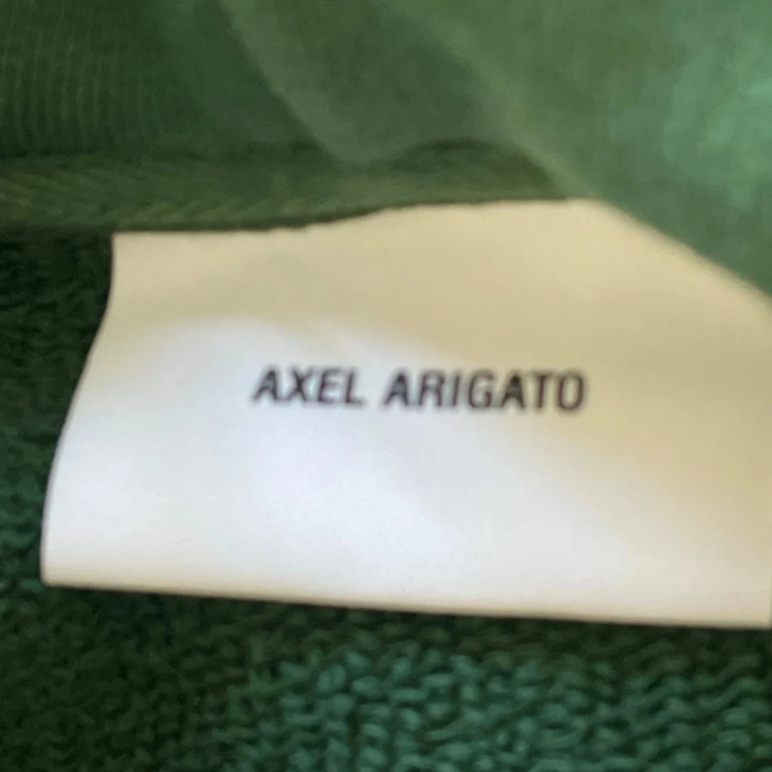 Grön hoodie med dragkedja från Axel Arigato - 2