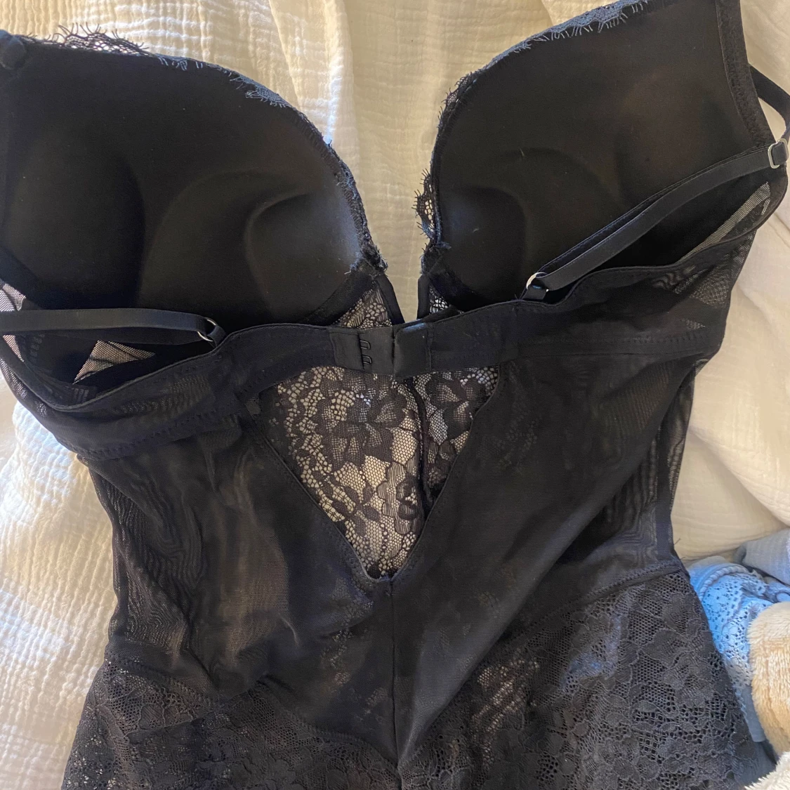 Svart spetsig body - 3