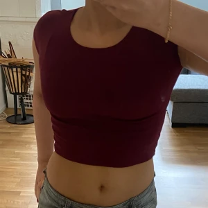 Vinröd babytee  - Jättefin vinröd tshirt/magtröja💕