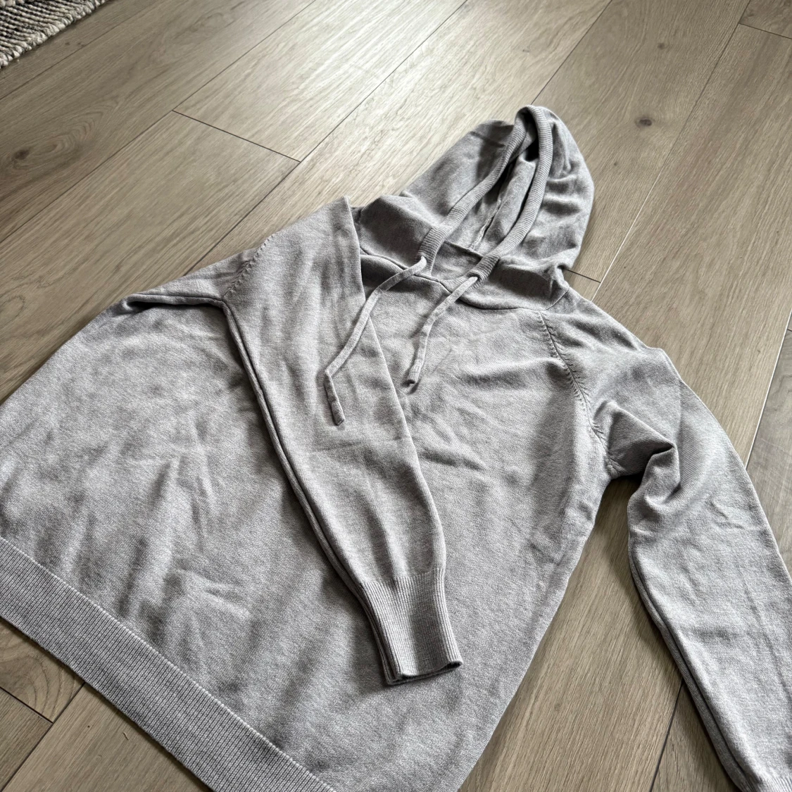 Ljusgrå hoodie i mjukt material