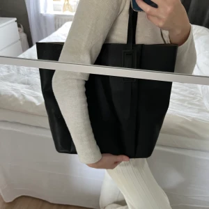 väska  - så snygg väska från zara som är perfekt till skolväska. I fejkläder