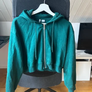 Crön croppad zip up - Fin kofta i bra kvalité