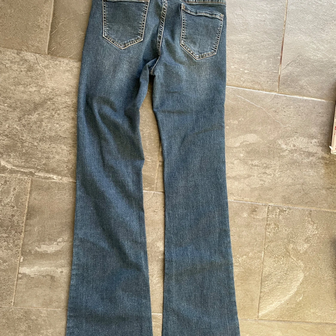 Blå bootcut jeans med normal passform - 1