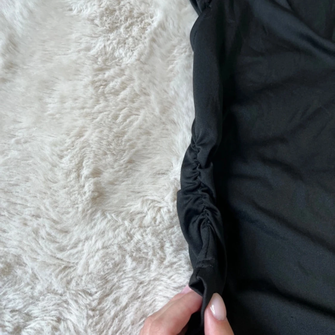 Svart topp med fyrkantig ringning från SHEIN - 2