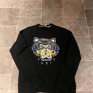 Kenzo sweatshirt  - Kenzo sweatshirt i storlek M. Fin och välbehållen. 