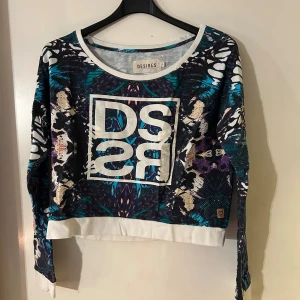 Collegetröja lite kortare modell fr Desires L - Helt ny lite tunnare än COLLEGEMATERIAL