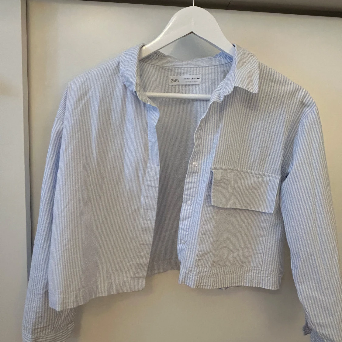 Blåvit randig skjorta från Zara - 2