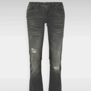 Mörkgrå ltb jeans  - Super snygga mörk grå lågmidjade ltb jeans med slitningar i storlek 26x30 bra skick, midjemått 34 o innerbenslängden 75