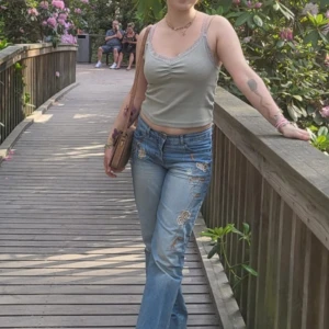 Ljusgrön BikBok topp  - Supersöt ljusgrön croppad topp med spets från BikBok! Very cute light green top💗