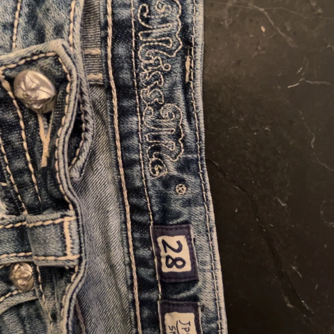 Miss Me jeansshorts med stjärnor och slitningar - 2