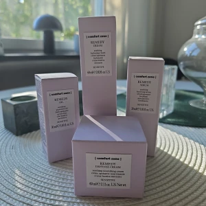 Comfort Zone Remedy hudvårdsprodukter - Detta set från lyxiga Comfort Zone Remedy-serien innehåller produkter speciellt framtagna för känslig hud. Setet inkluderar en skyddande olja, ett stärkande serum, en återfuktande kräm och en närande försvarskräm. Tillsammans hjälper dessa produkter till att lugna och stärka huden.  Ord pris: 2960kr Defence cream 835kr Serum 845kr Cream 745kr Oil 535kr. Kika in mina andra annonser, kan samfrakta eller mötas upp.