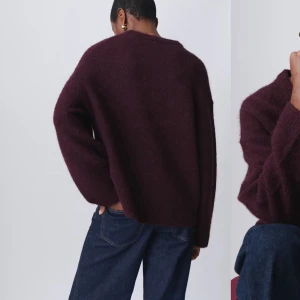 Vinröd stickad tröja från Gina Tricot - Säljer en vinröd stickad tröja från Gina Tricot i storlek XS. Säljer då den inte kommer till användning längre. Använd fåtal gånger, inga defekter, som ny💓