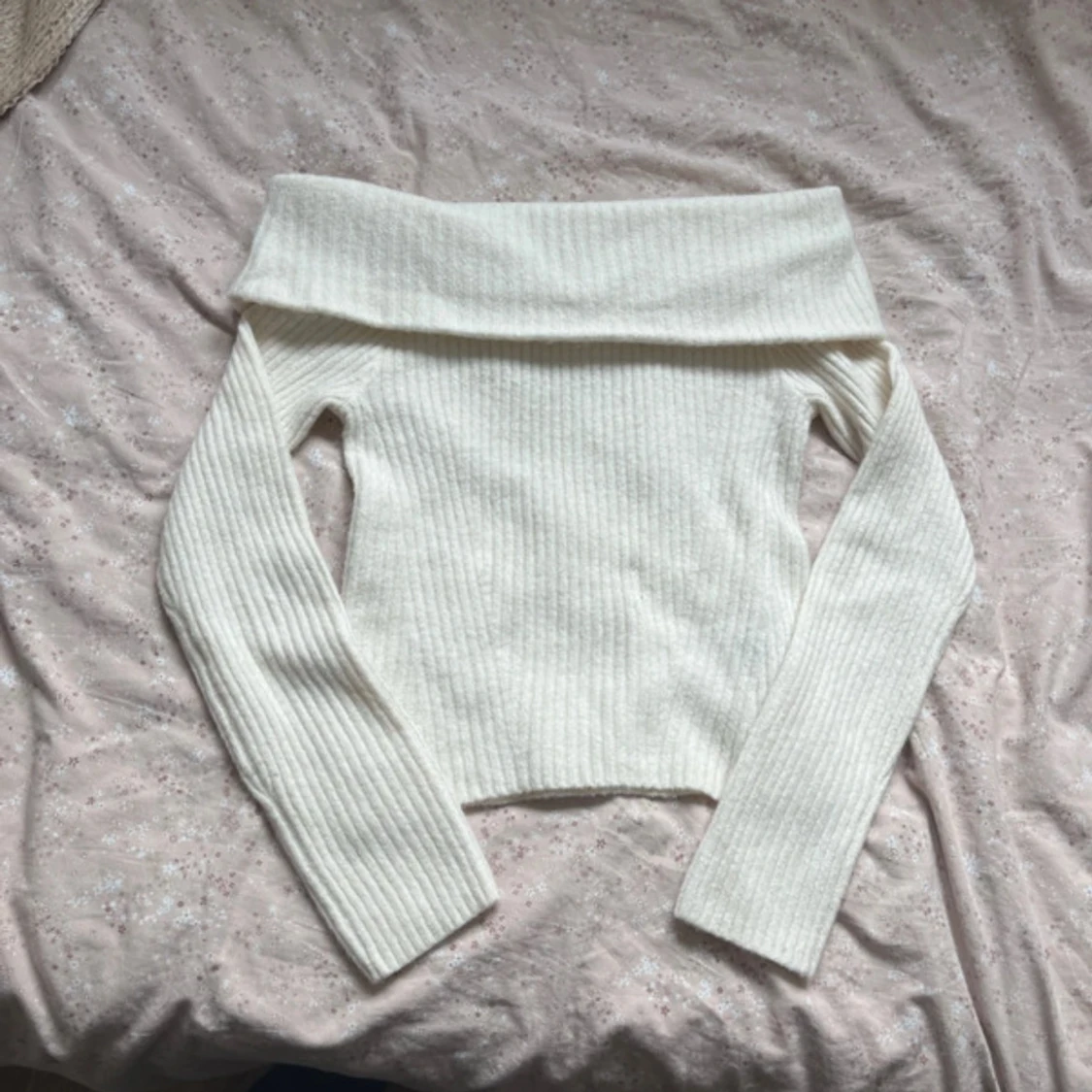 Offshoulder ribbad tröja - 1