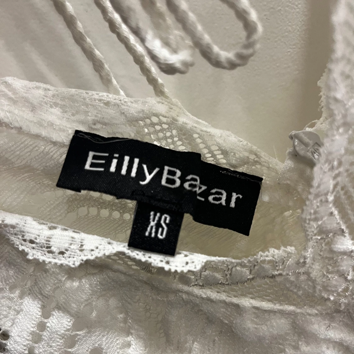 Vit spetsklänning från Eilly Bazar - 2