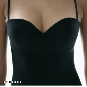 Body hm - Säljer denna på min vinted @mejahellstrom05 om någon är intresserad!! Storlek 75b 🥰