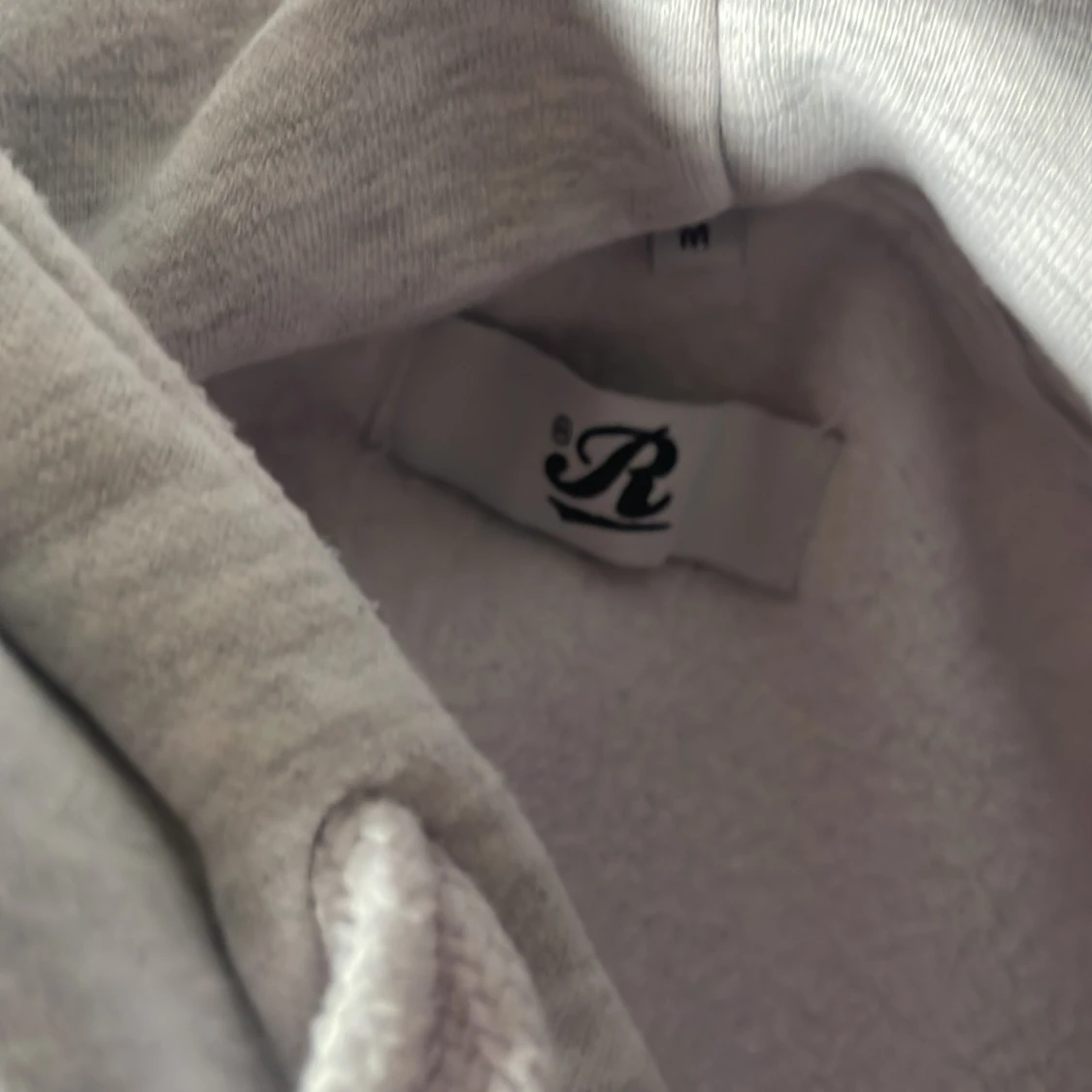 Ljusgrå hoodie från Russemerch - 3