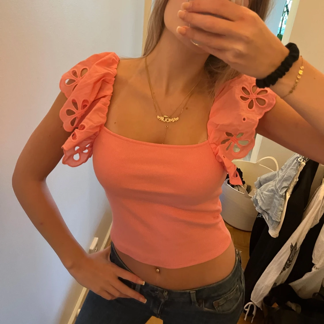 Rosa croppad topp med volangärmar