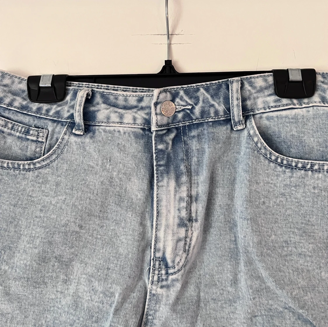 Ljusblåa jeansshorts - 1