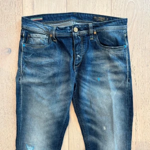 Jack & Jones jeans  - Jack & Jones jeans | Skick - 9/10 | Size - 33/32|  Fraktar via postnord eller instabox på köparens bekostnad | Hör av dig vid minsta fråga eller fundering // RDL