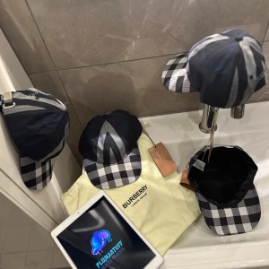 Burberry keps - Helt ny storlek M