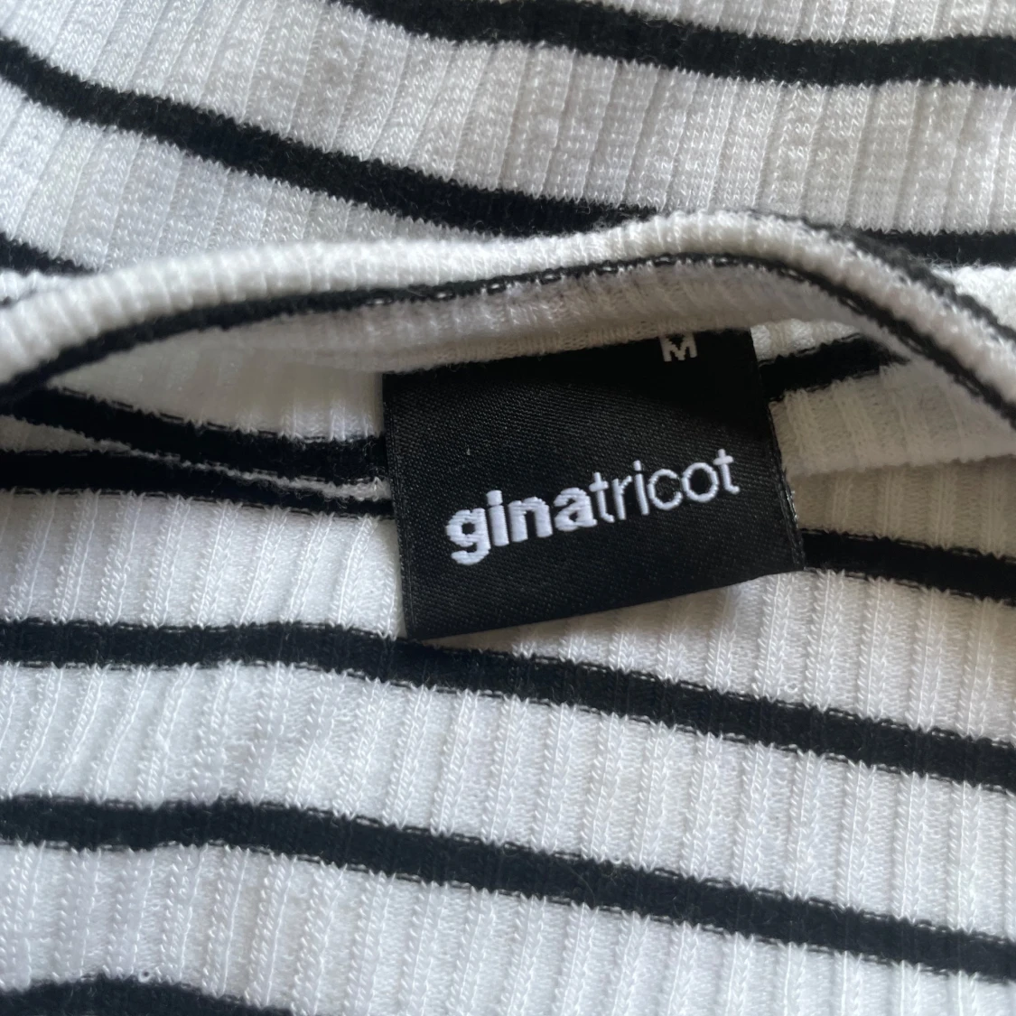 Randig ribbad topp från Gina Tricot - 2
