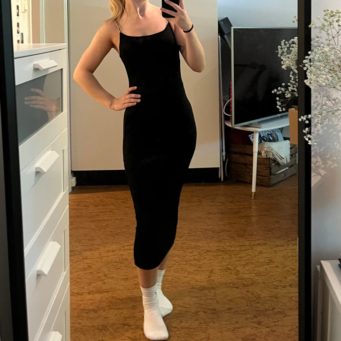 Svart långklänning med smala band