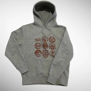 Maison Kitsune hoodie - Super fet hoodie från Maison kitsune | Nästintill helt ny med lappar | storlek M | vid frågor eller fler bilder så tveka inte på att höra av dig 🌟|