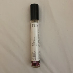 Cherry Ambition the 7 virtues  - Säljer denna 10ml parfymen, lite mer än halva kvar.