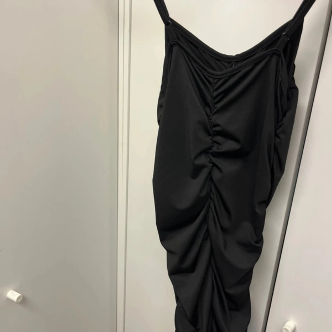 Svart långklänning från SHEIN - 1