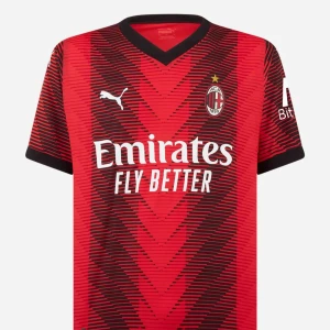 Milan tröja  - Säljer denna feta milan tröjan som är endast testad men inte använd. Den är i storlek M och den är boxfittad. Pris sänkning kan ge men inga stora sänkningar.