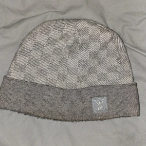 Grå mössa - Grå klassisk lv mössa nte använd mycket
