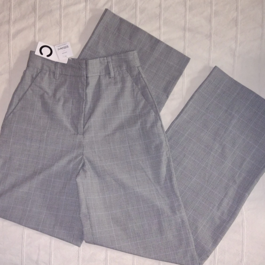 Grå/ljusa vida kostymbyxor - stilrena svala högmidjade byxor - 1