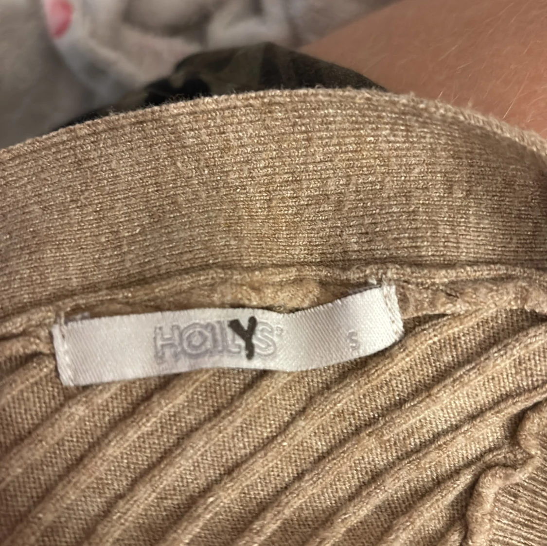 Beige ribbad linnetopp från Hailys - 3