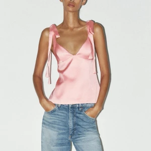Rosa topp från zara - Fin topp från zara i strl M, helt ny med lapp kvar