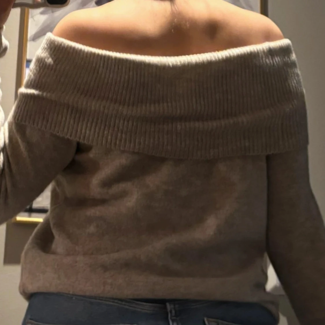 Beige offshoulder stickad tröja - 3