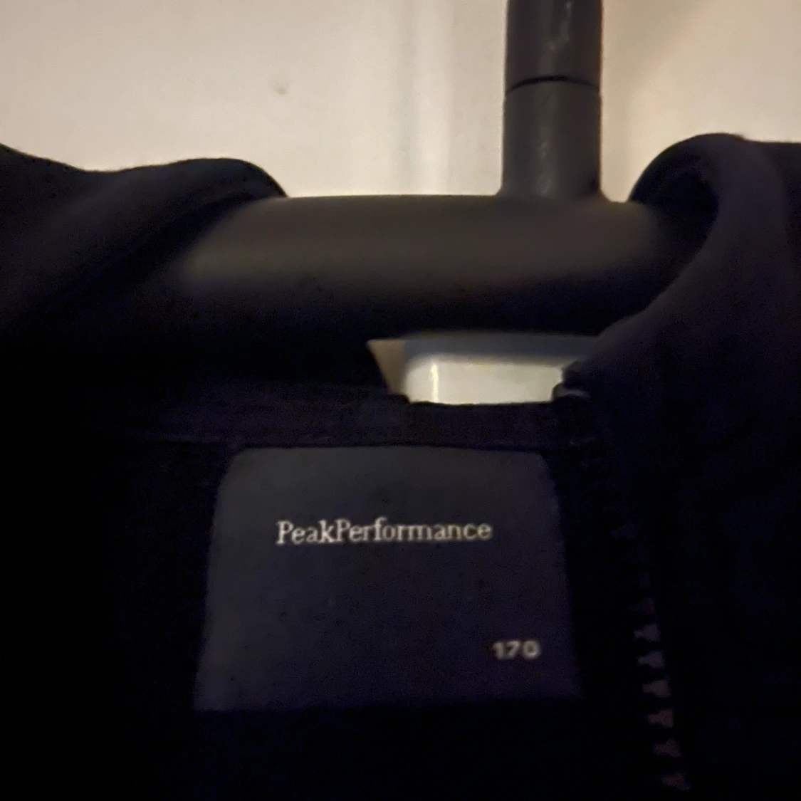 Svart hoodie från Peak Performance - 2