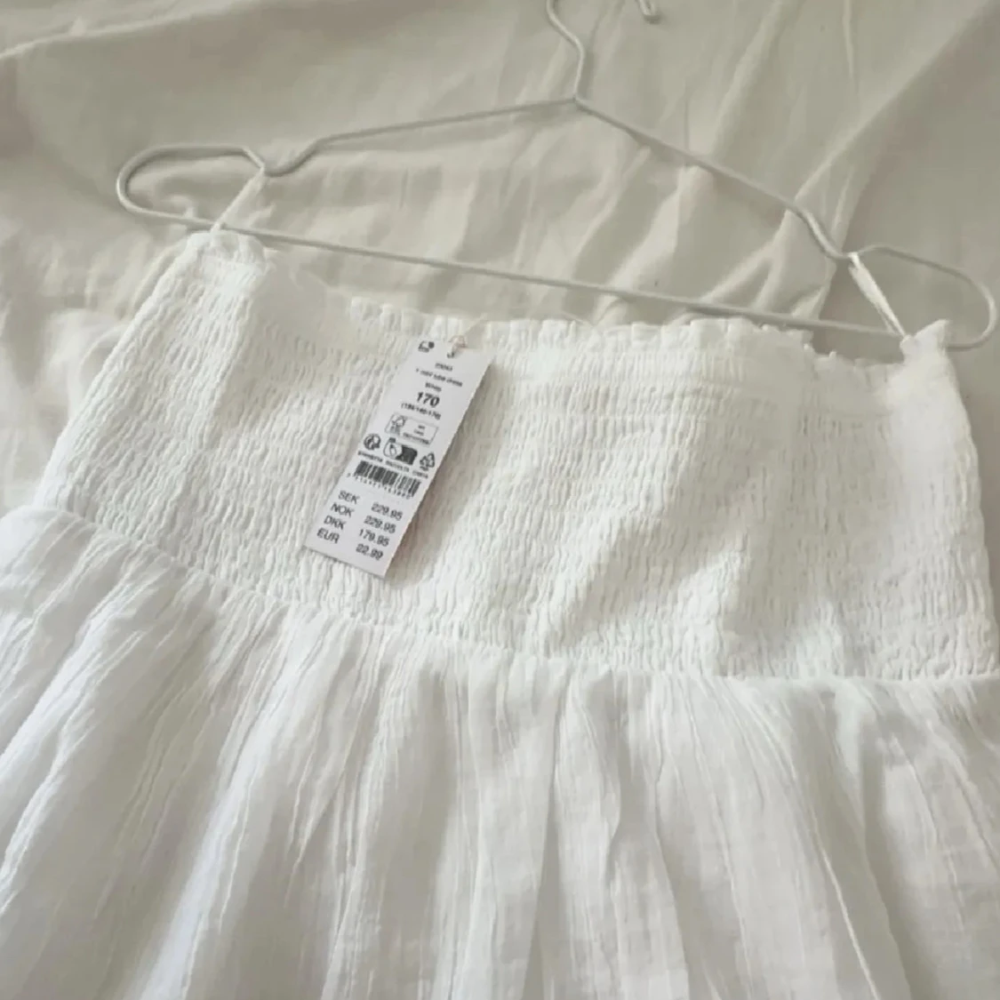 Vit volangklänning - 1