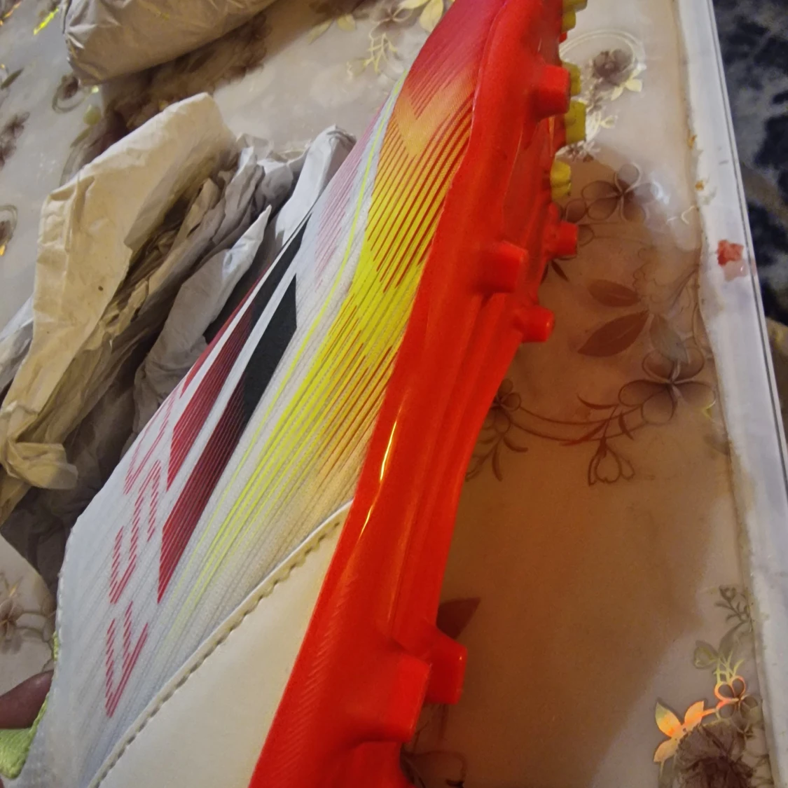 Adidas F50 vita och röda fotbollsskor - 2