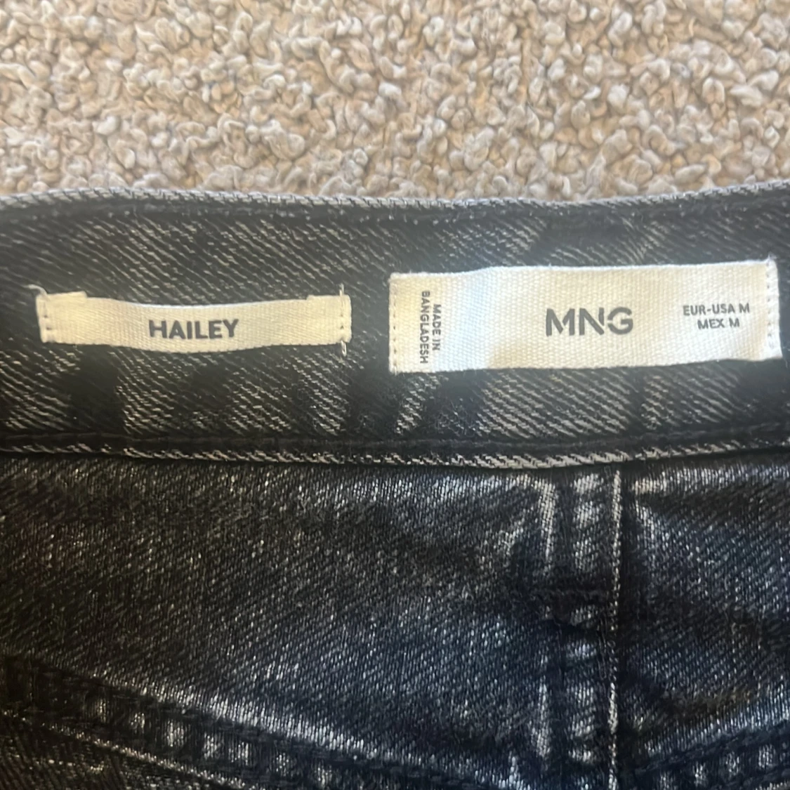 Svart jeanskjol från MNG Hailey - 2