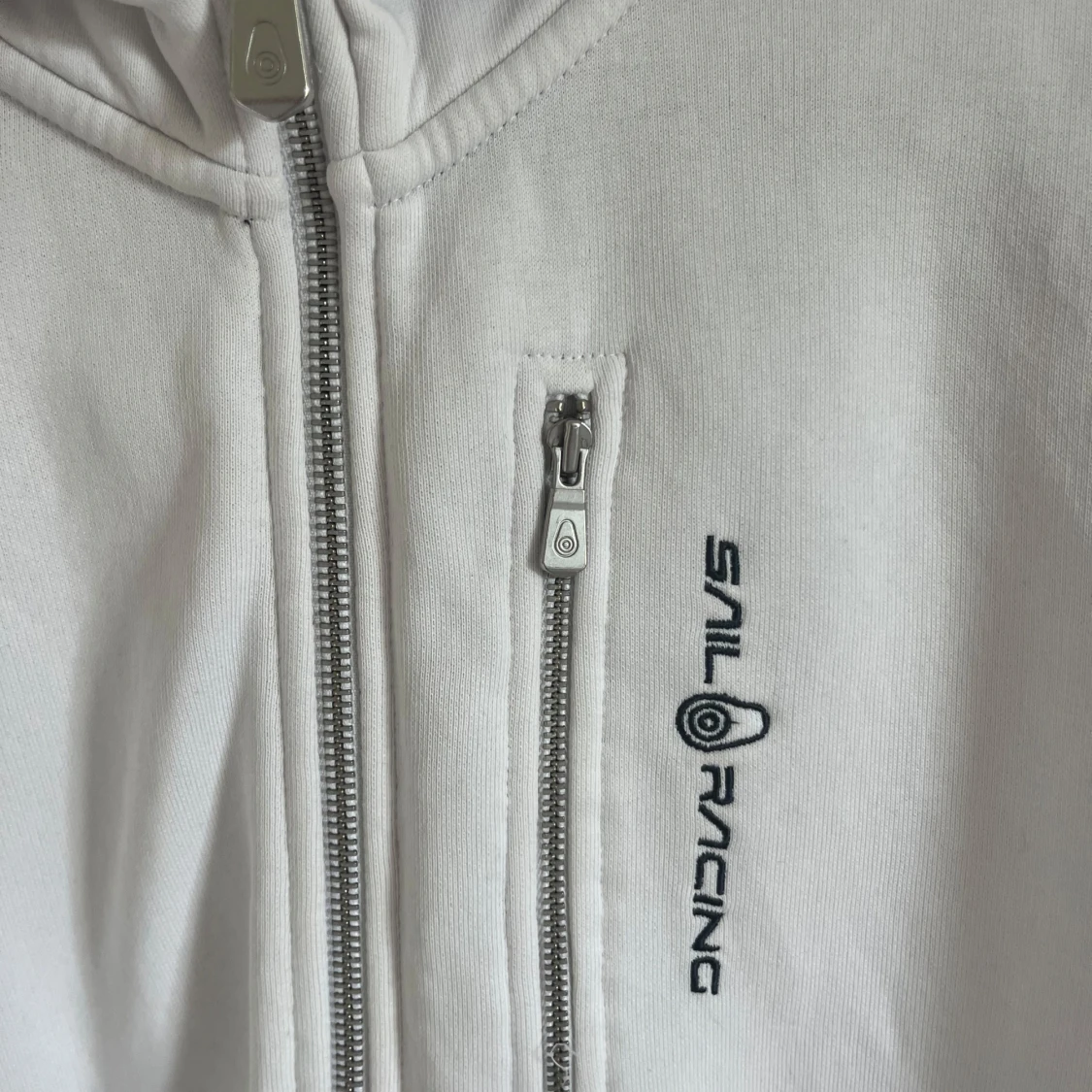 Vit hoodiejacka från Sail Racing - 2