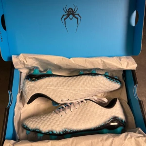 Hypervenom rgn hydra - Helt nya Nike Hypervenom Phantom RGN Transform 'Hydra'. Storlek 42,5. Pris: 5000 men öppen för bud