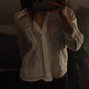 Zara blus - Super fin blus från Zara som knappt är använd (lånadf bilder)