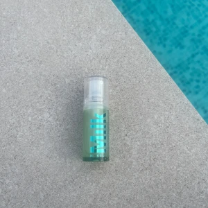 Milk Makeup Hydro Grip Primer - Milk Makeup Hydro Grip Primer i 10 ml .                        Köpt för 250 kr säljer för 135 kr🩷.                                        Aldrig använd endast testad 💌 