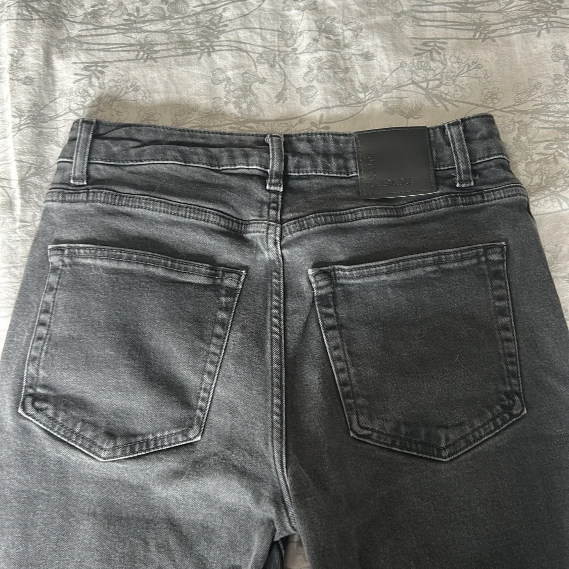 Svarta wide jeans midwaist 26/32 - 2