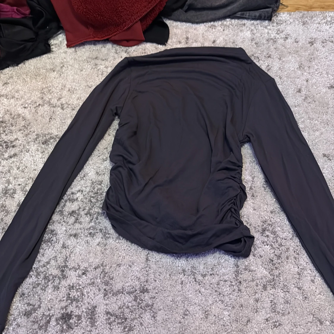 Svart långärmad topp från Gina Tricot Small