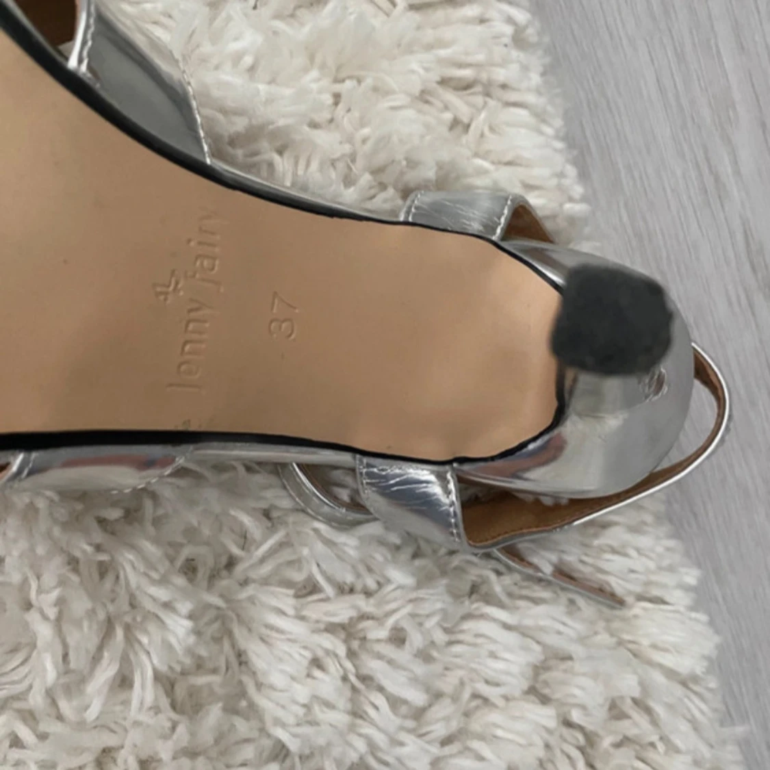 Silvriga Klackskor  - 4