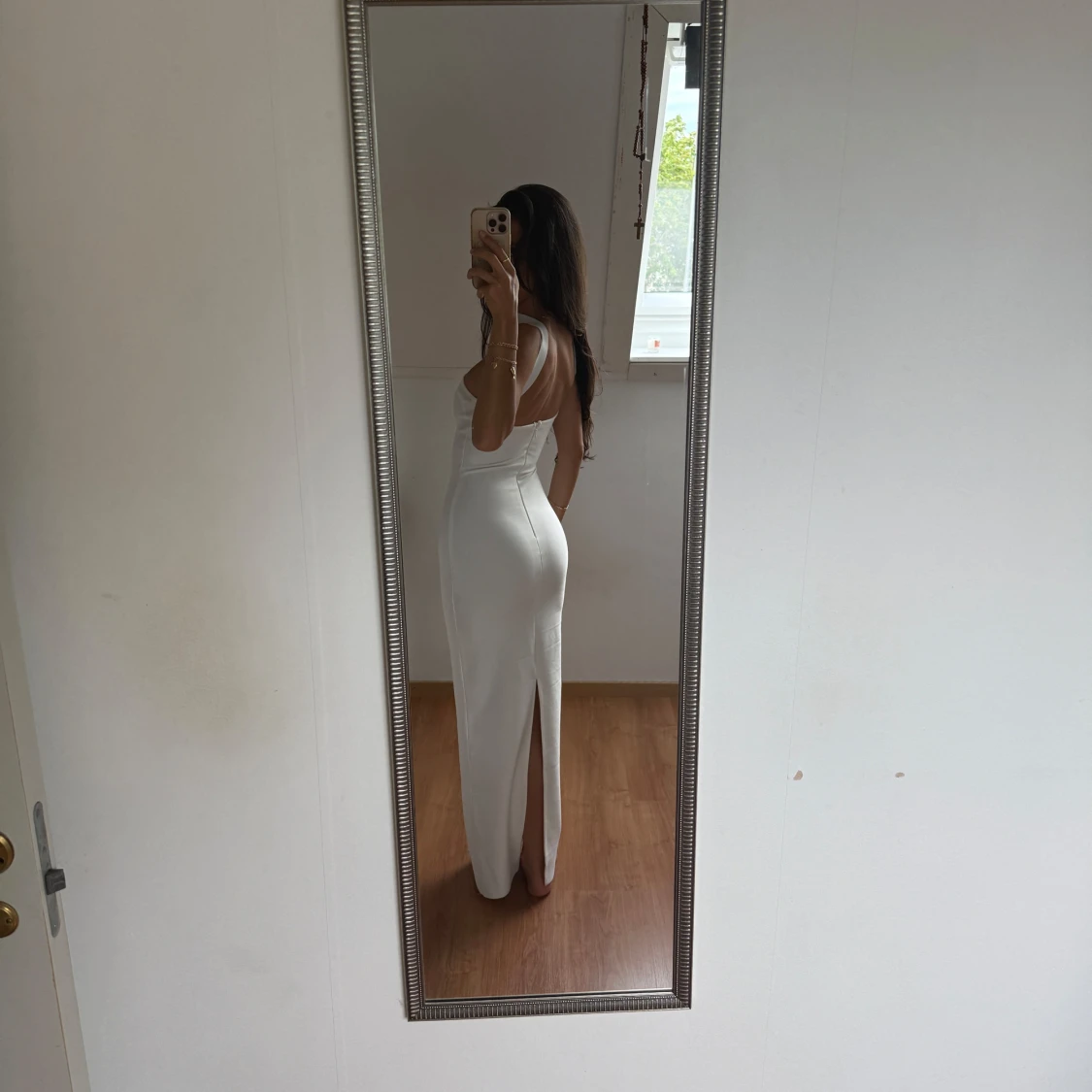 Vit axelbandslös långklänning - 3