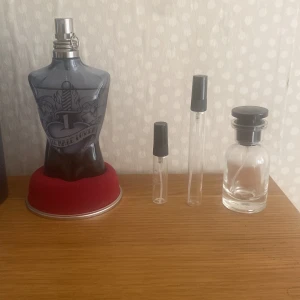 Jean Paul Gaultier Le Male Lover - 5ml : 100kr     10ml: 180kr    15ml:   250kr. 20ml: 300kr    30ml: 450kr