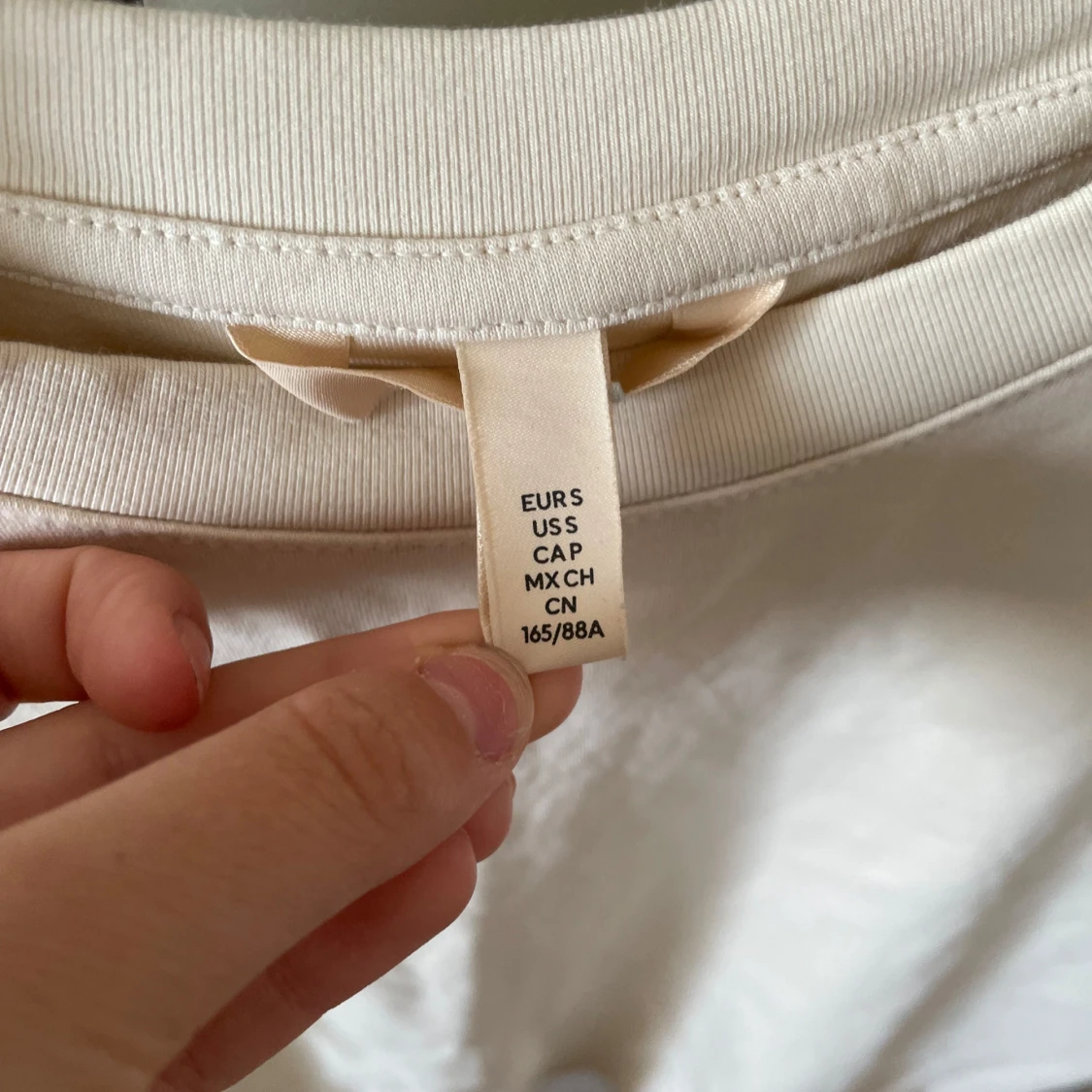 Beige basic t-shirt i bomull - 1