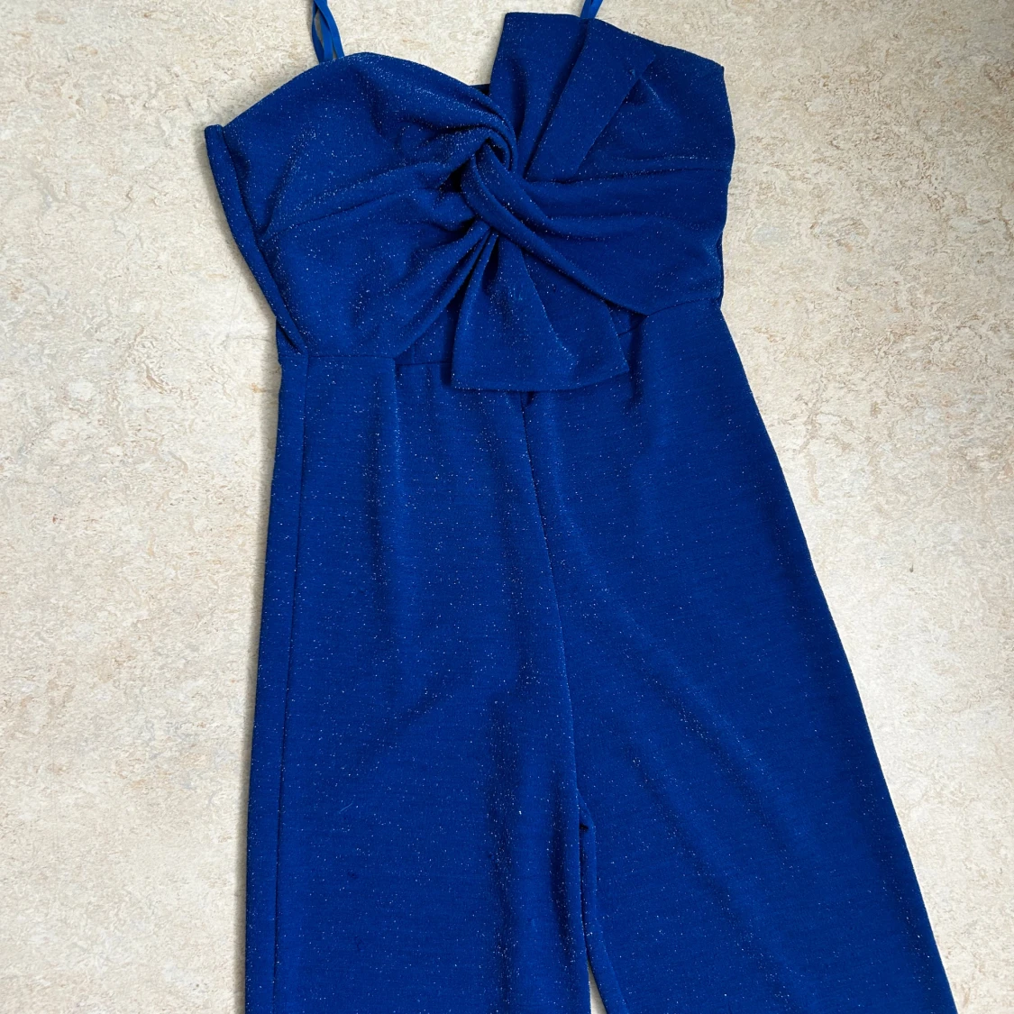 Blå glittrig jumpsuit med rosett - 2